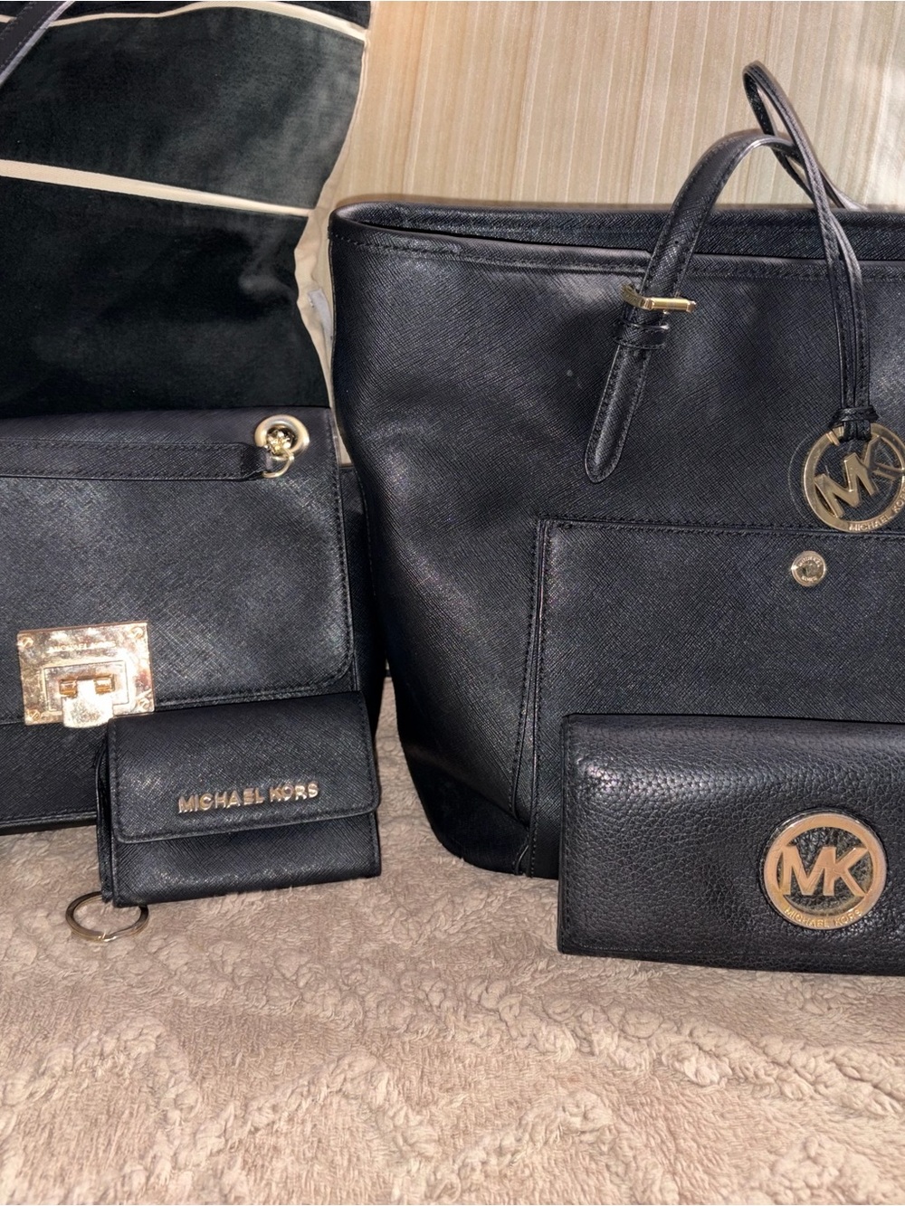 Michael Kors Leather Tote, Small Crossbody Purse and Wallet Sets(2)🖤